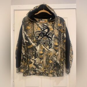 Legendary White Tails Camouflage Buck Deer XL Hoodie.                   2852-Hg